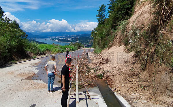 公路路基路面水毀